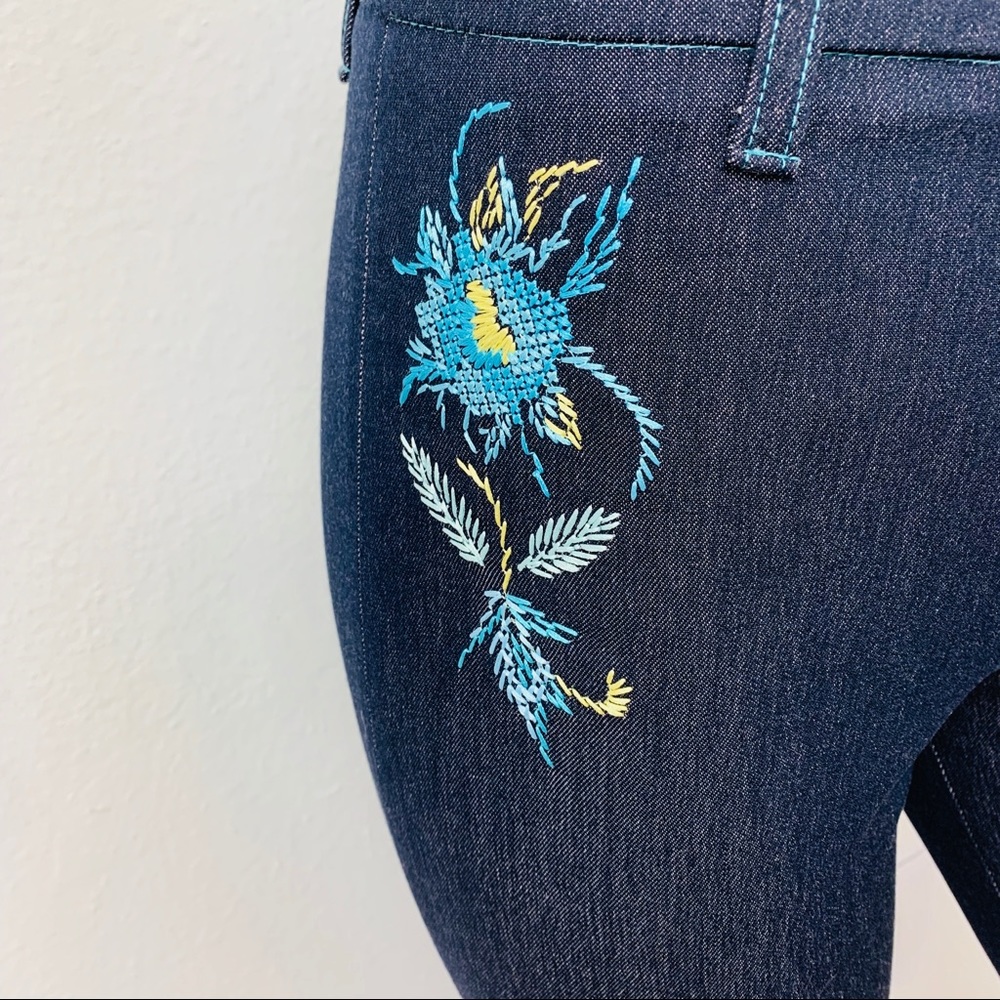 Vertigo Paris / Embroider Floral Bell Bottom Jean - Picture 5 of 8